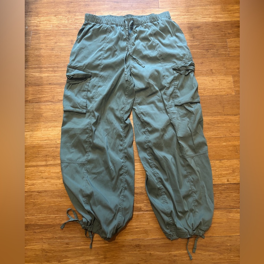 Lululemon green soft utility pants with tie bottoms size 12 worn twice.